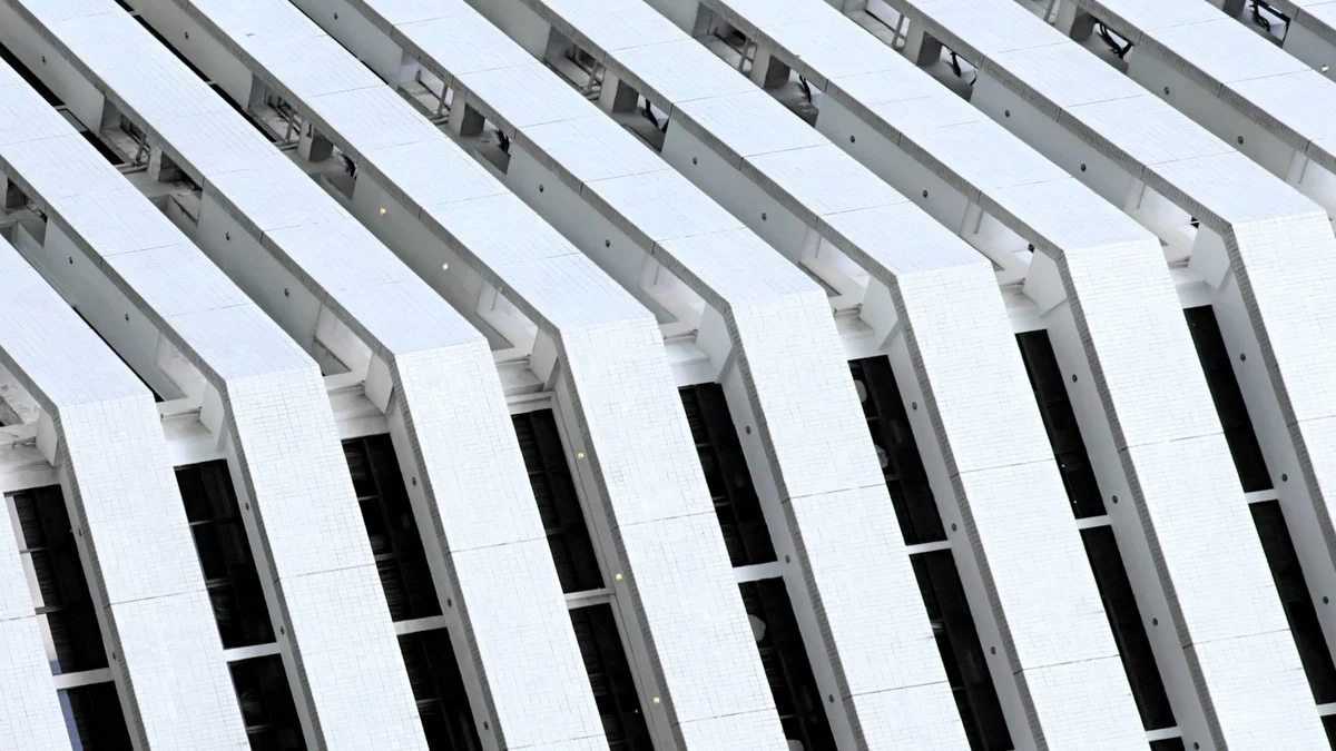 white and black concrete building Ilustração editorial secção 3 sobre melhor aquecedor eletrico no formato paisagem 16