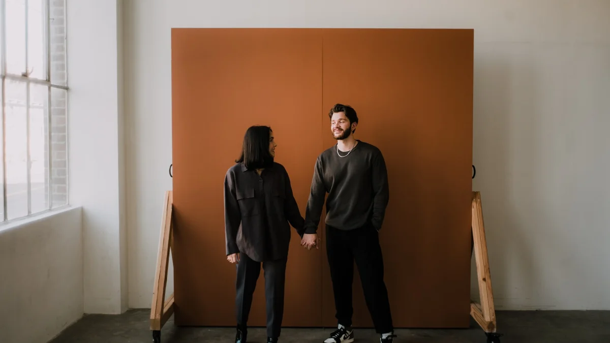 man in black long sleeve shirt standing beside man in black long sleeve shirt Ilustração editorial secção 1 sobre