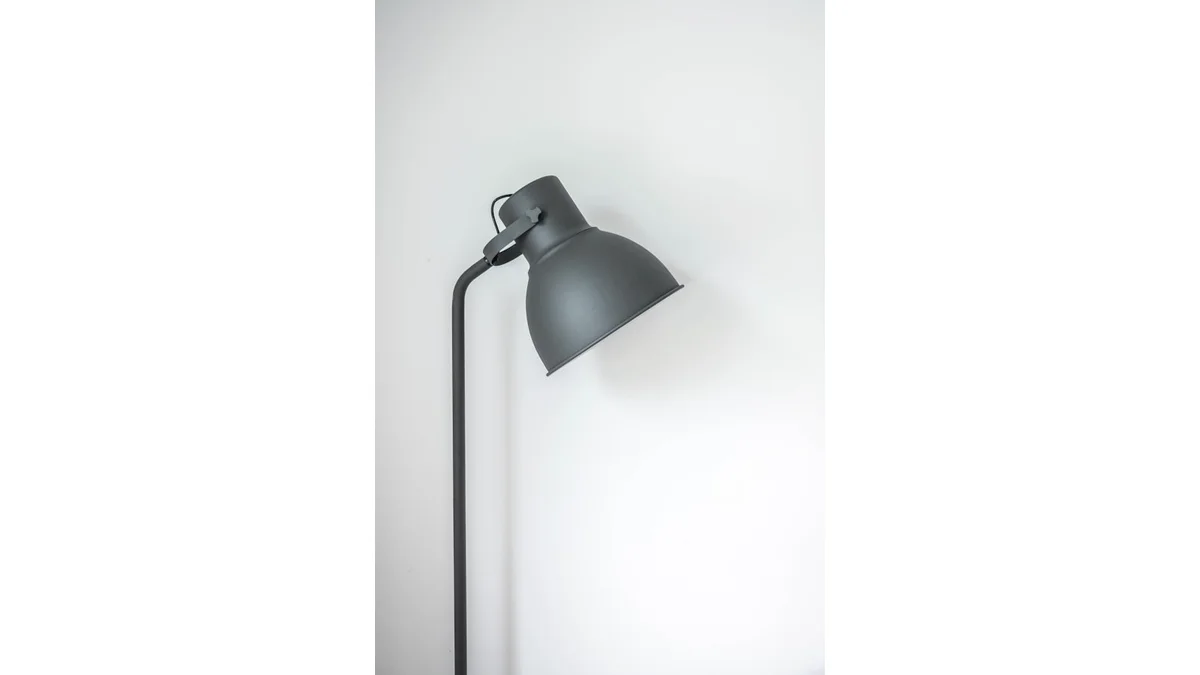 Abajur LED com regulagem de intensidade (dimmer)