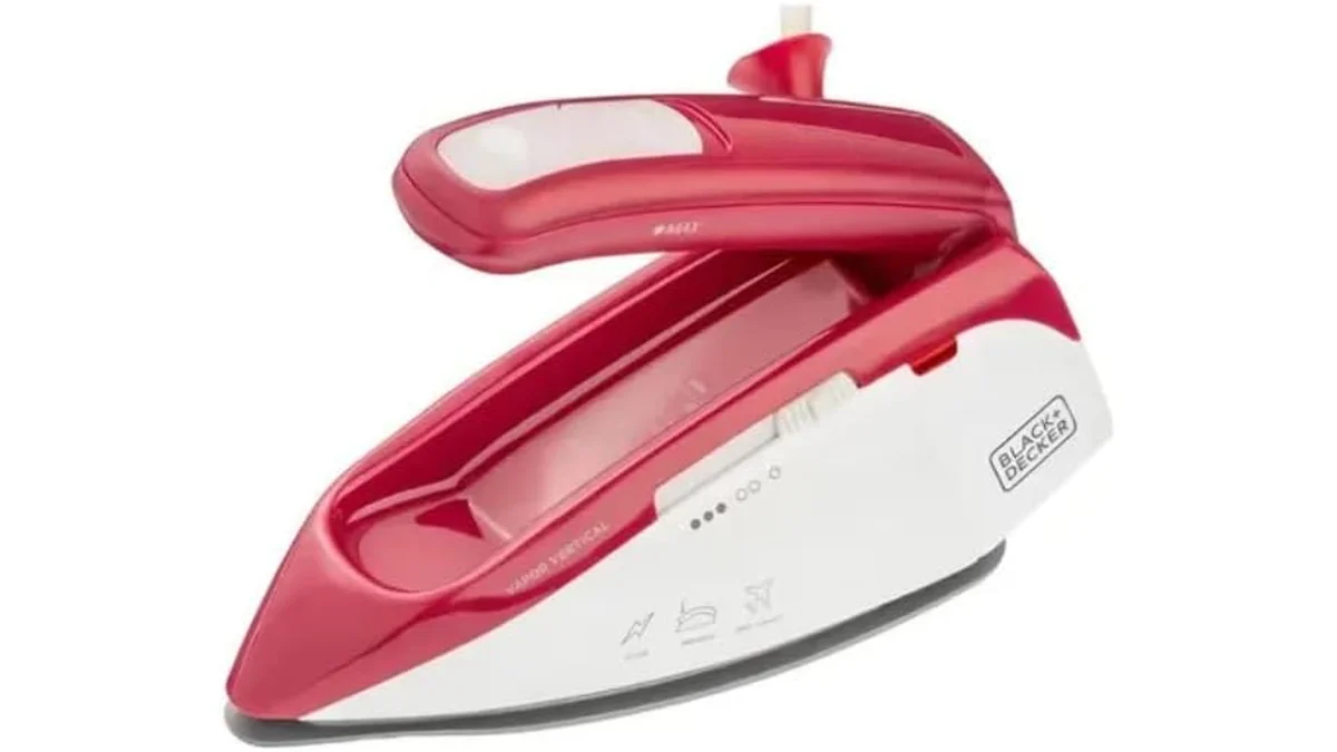 Fotografia do artigo BLACK+DECKER Ferro de Passar Roupa à Vapor Portátil, Com Base Antiaderente, Alça Dobrável e Bolsa de Transporte, Modelo FXVG1, Bivolt em formato paisagem para comparação