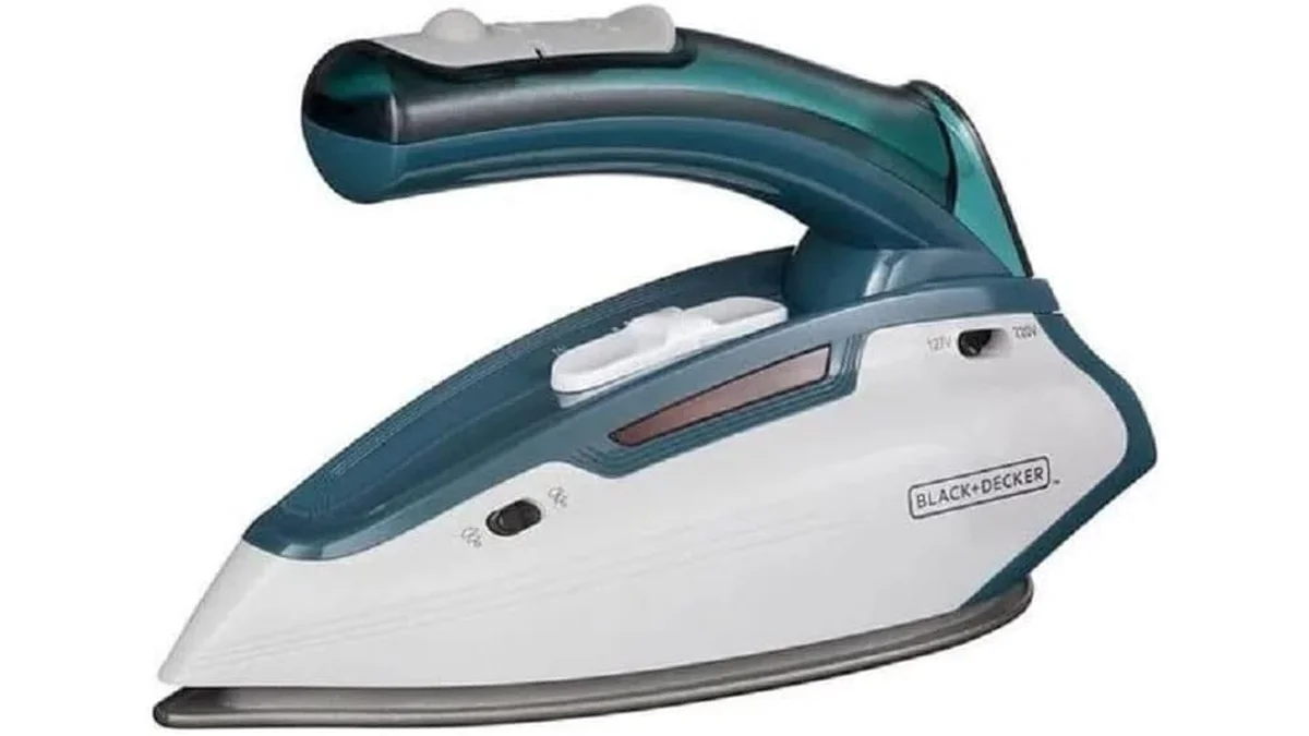 Fotografia do artigo BLACK+DECKER Ferro de Passar Roupa com Vaporizador 777-BR Portátil para Viagem Bivolt em formato paisagem para comparação