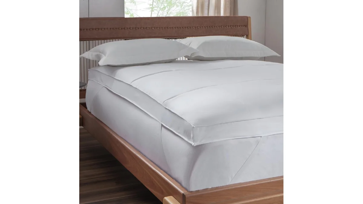 Fotografia do colchão Altihaus Pillow Top, Altura 10cm, 1200g/m², 100% Poliéster, Micropercal 200 Fios, Premium, Toque Macio, Reforços Nas Laterais (Solteiro) em formato paisagem 16 por 9 para comparação