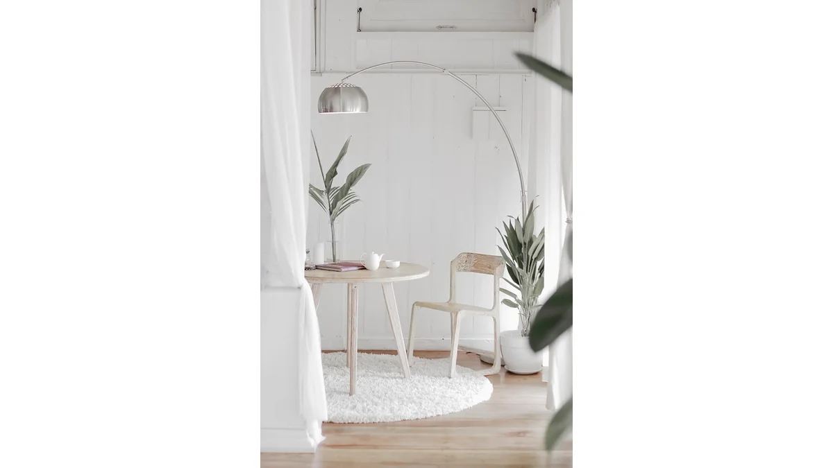 Luminaria recarregavel portatil (~8 h)