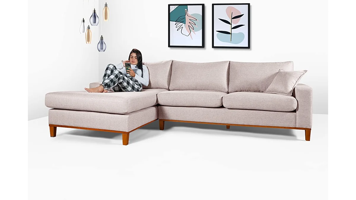 Fotografia do sofa Sofá California 4 Lugares Living Chaise Linho Lado Direito (Champagne) em formato paisagem 16 por 9 para comparação.