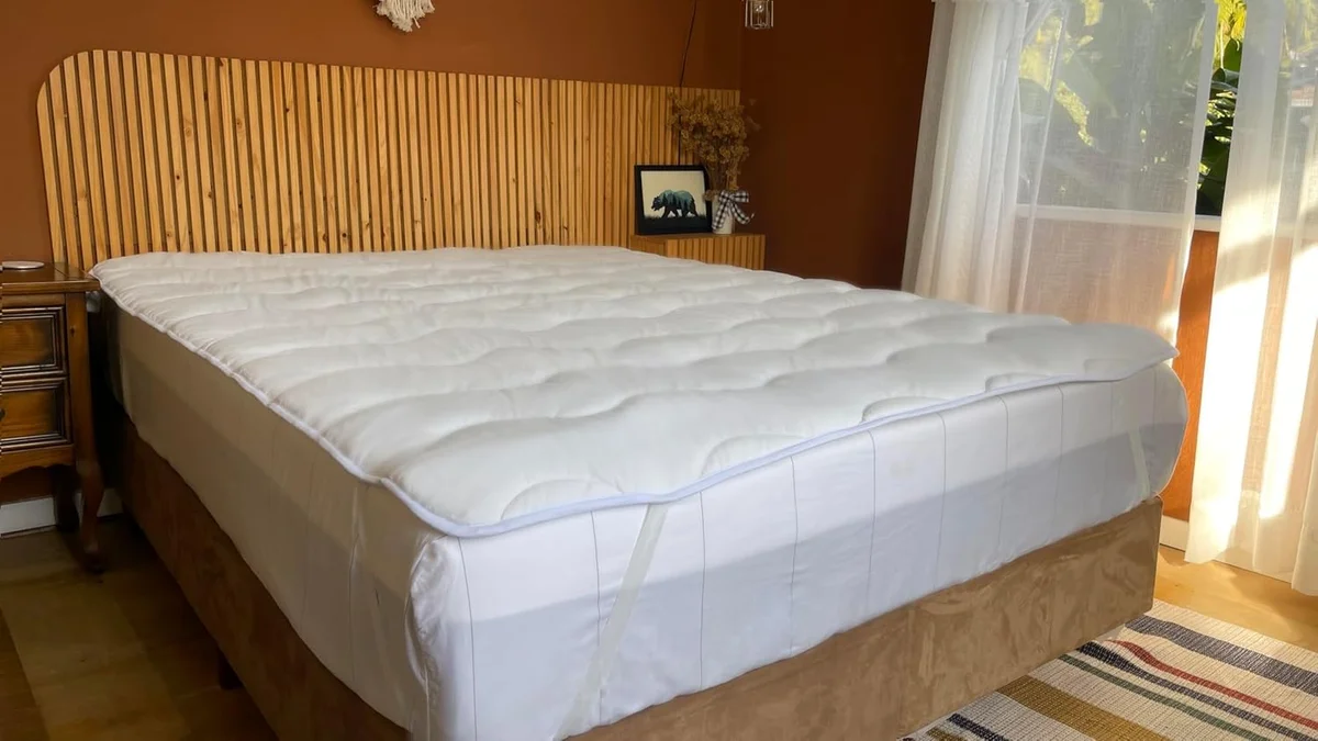 Fotografia do artigo Pillow Top Casal 140 x 190 cm 5 cm espessura - Tecido Percal Sublime - Fibrasca - Branco em formato paisagem 16 por 9 para comparação