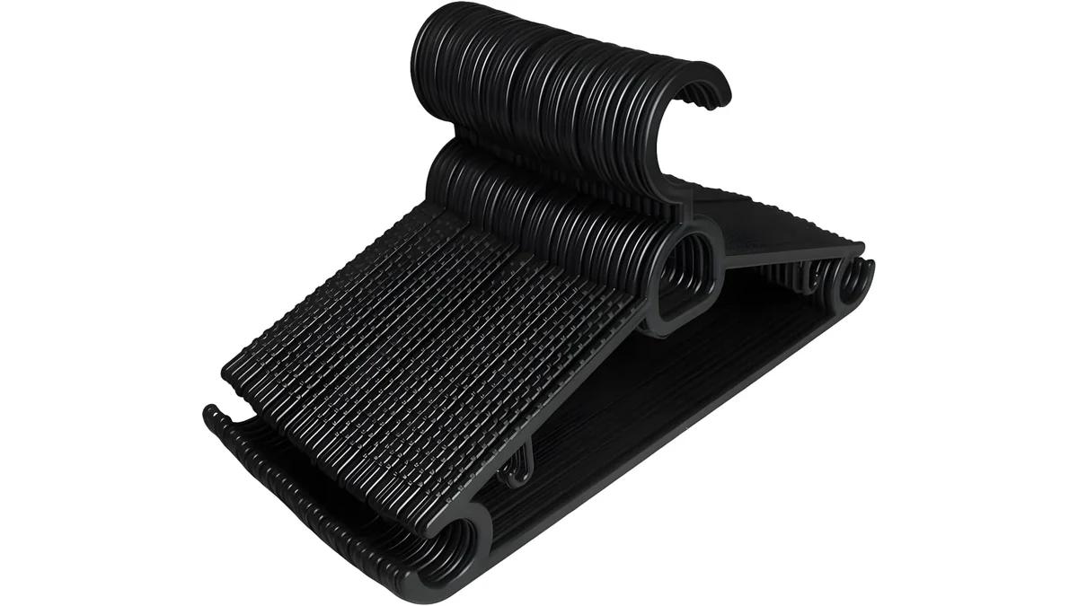 Fotografia do artigo Cabides Para Roupas Kit 50 unidades | Cabide Antideslizante Reforçado em 16:9 para comparação