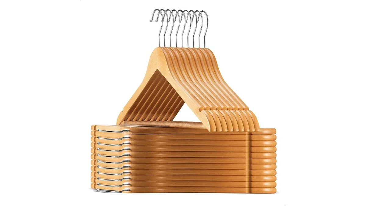 Fotografia do artigo Kit 20 Cabides de Madeira Adulto 360° Para Roupas Calças Cor Marfim em 16:9 para comparação