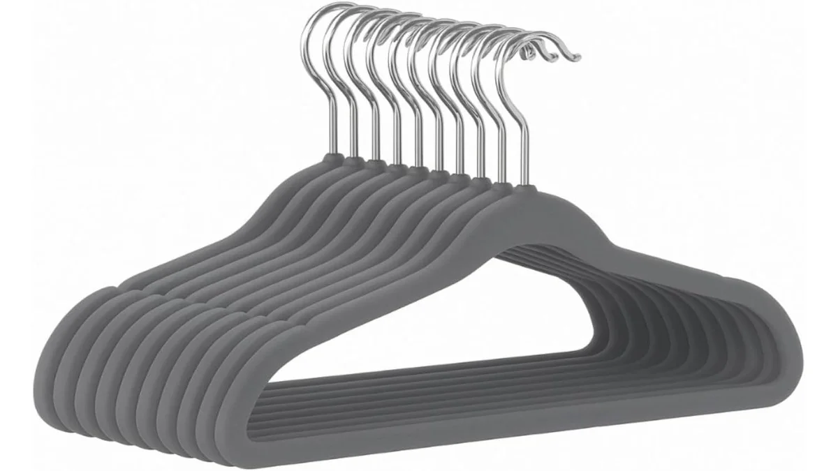 Fotografia do artigo Kit 50 Cabides Reforçados de Veludo Antideslizante Adulto Ultrafino em 16:9 para comparação