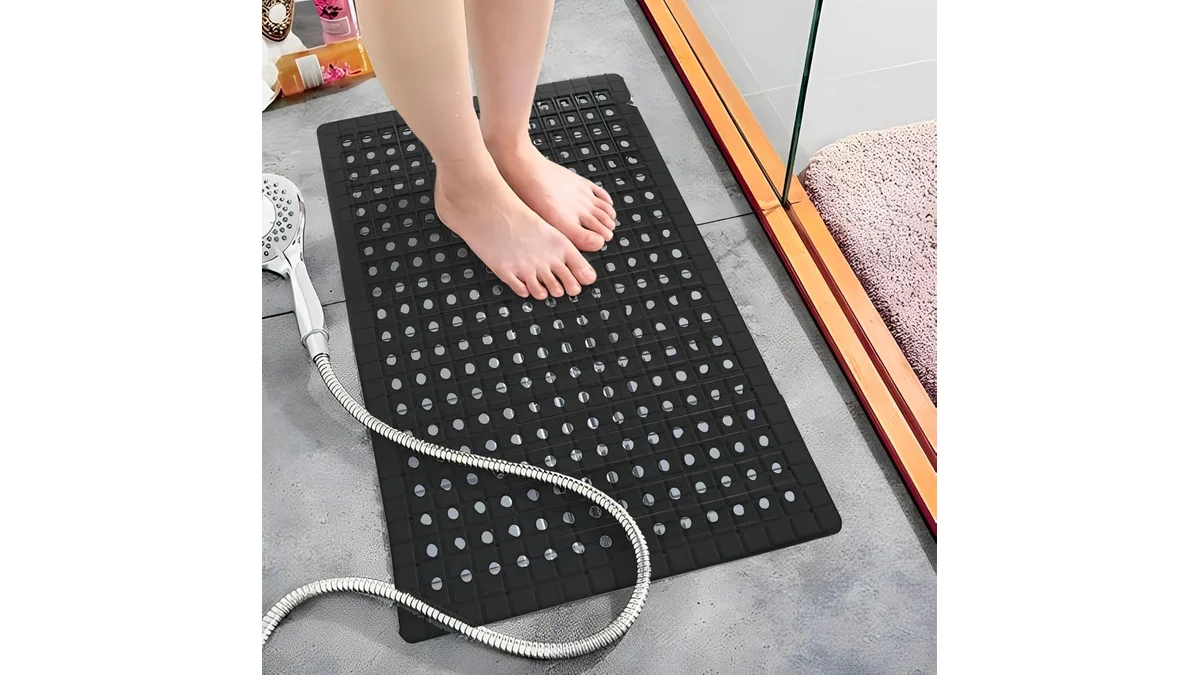 Fotografia do tapete antiderrapante preto para box, foco em segurança, em 16:9 para comparação.